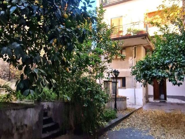 Villetta indipendente in vendita di 309 m² in Via Garibaldi