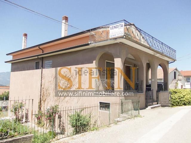 Villetta indipendente in vendita di 309 m² in Via Gussone, 5