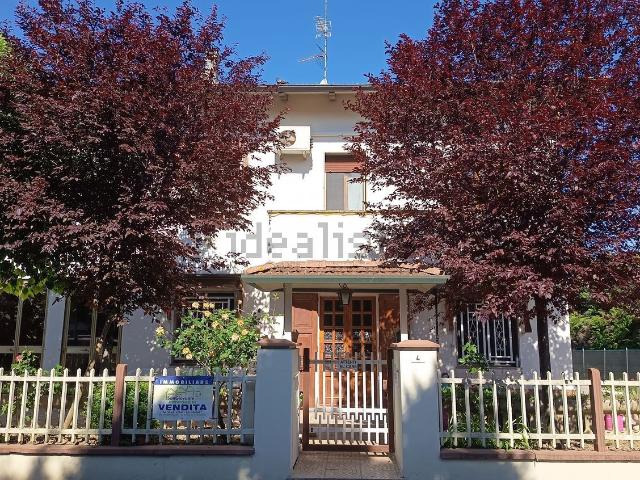 Villetta indipendente in vendita di 309 m² in Via Filippo Turati