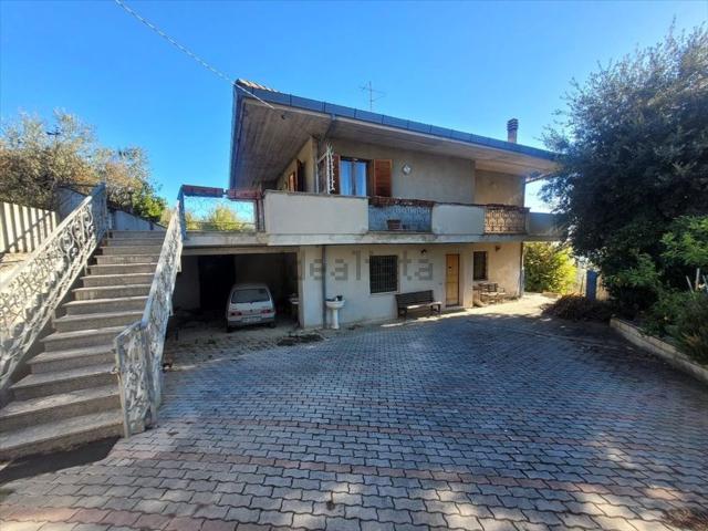 Villetta indipendente in vendita di 309 m² in Contrada Colle Marconi, 51