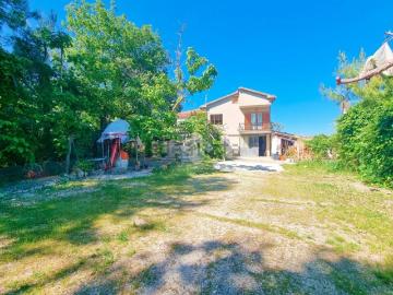 Villetta indipendente in vendita di 309 m² in Contrada Colle Marconi