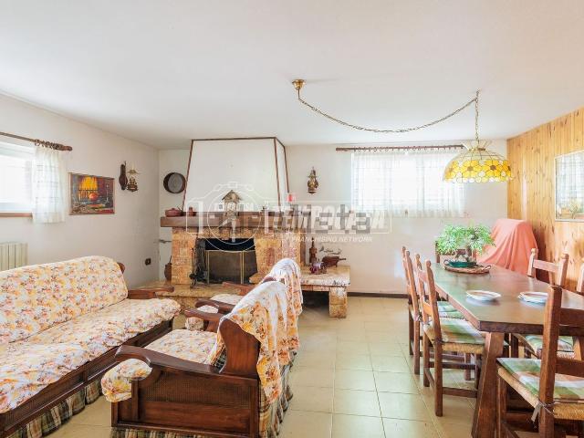 Villetta indipendente in vendita di 310 m² in Via Cotti, 7