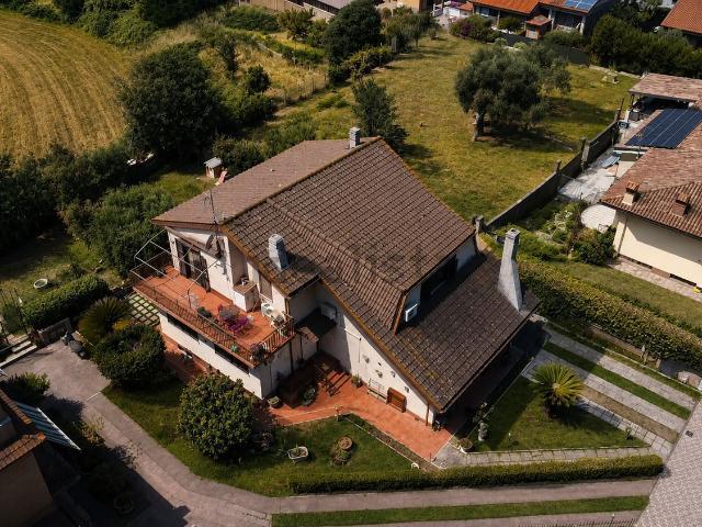 Villetta indipendente in vendita di 310 m² in Via Castilenti, 63