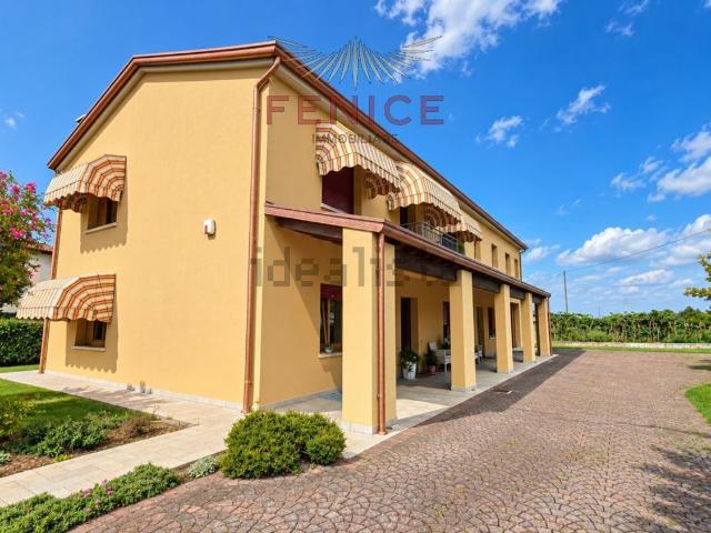 Villetta indipendente in vendita di 310 m² in Via Antonio Canova, 51