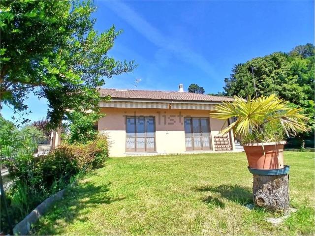 Villetta indipendente in vendita di 310 m² in Via Adamello