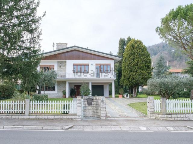 Villetta indipendente in vendita di 310 m² in Via Aprile