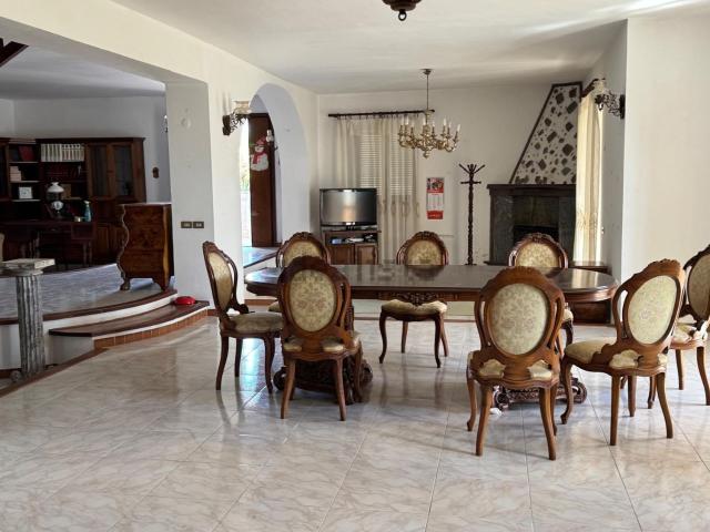Villetta indipendente in vendita di 310 m² in Via del Beccaccino