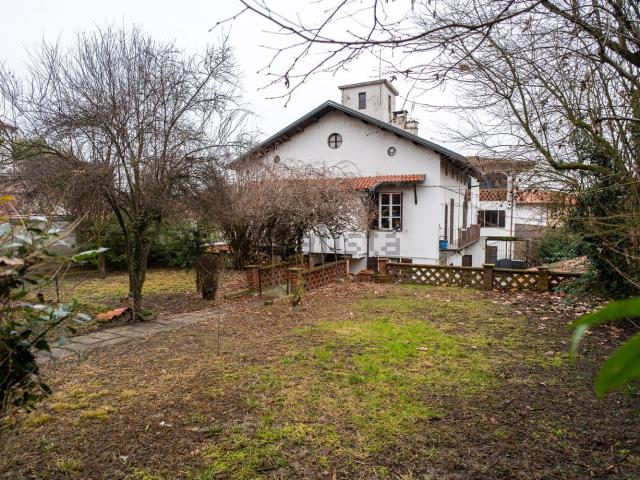 Villetta indipendente in vendita di 310 m² in Via del Castello, 18