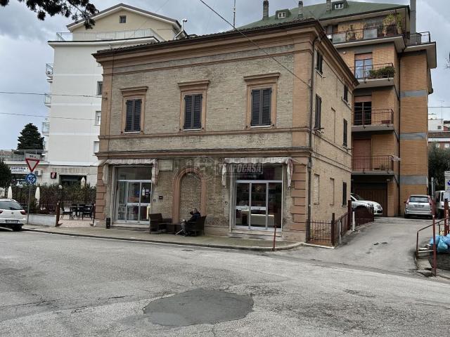 Villetta indipendente in vendita di 310 m² in Via Due Fonti