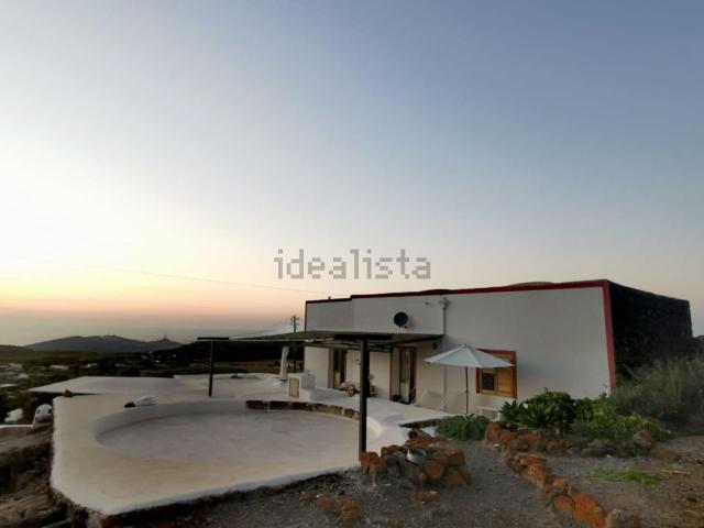 Villetta indipendente in vendita di 310 m² in Via Montagna Grande, 64