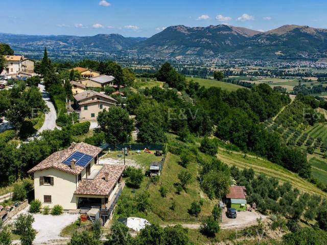 Villetta indipendente in vendita di 310 m² in Via Montereano