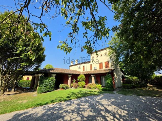 Villetta indipendente in vendita di 310 m² in Via Morosina