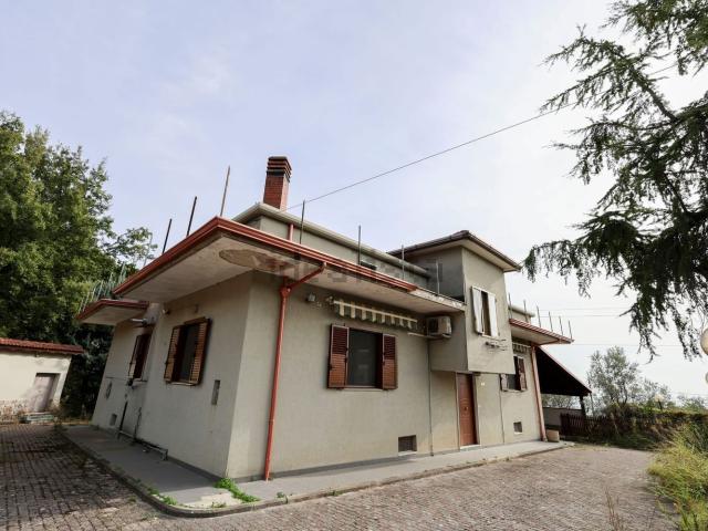 Villetta indipendente in vendita di 310 m² in Via Macchia Morese, 1