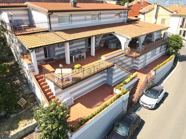 Villetta indipendente in vendita di 310 m² in Via MADDALENA