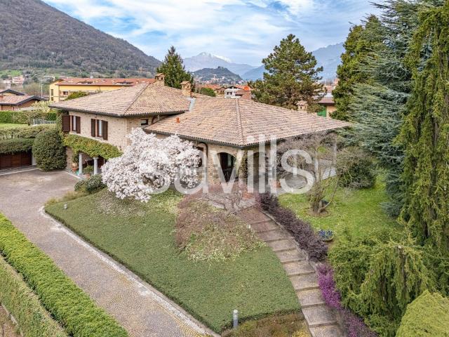 Villetta indipendente in vendita di 310 m² in Via Prinetti