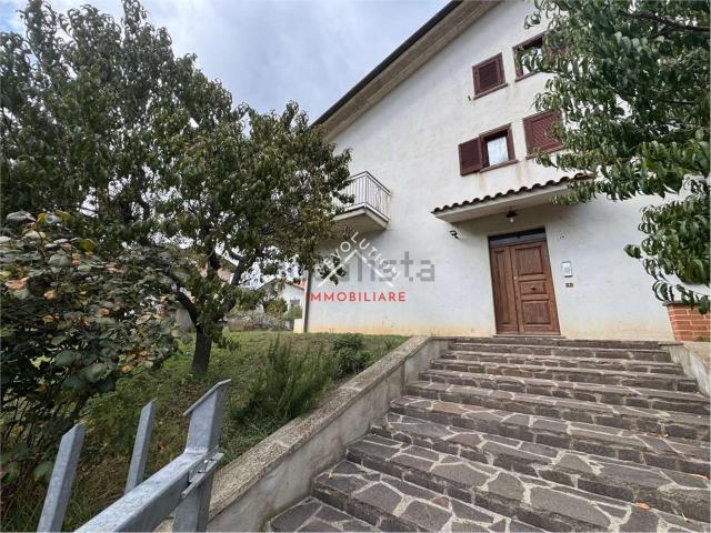 Villetta indipendente in vendita di 310 m² in Via Quattordici Maggio