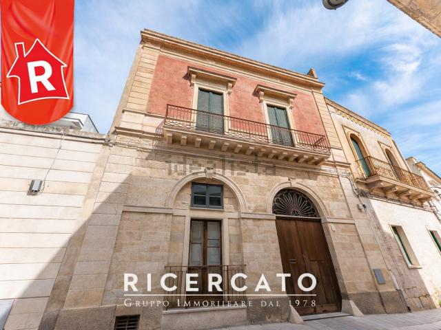 Villetta indipendente in vendita di 310 m² in Via Roma, 11