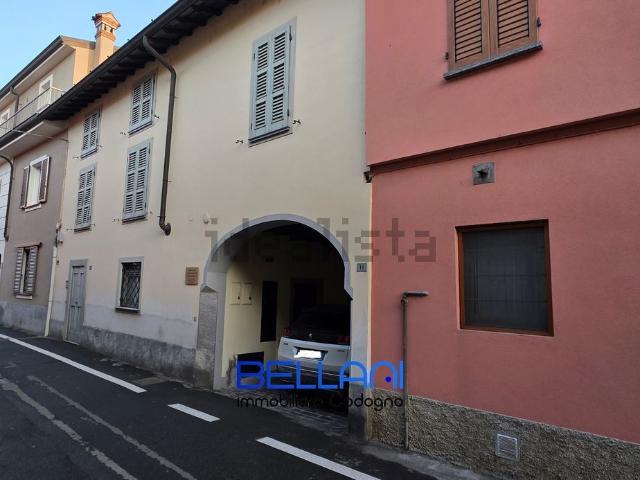 Villetta indipendente in vendita di 310 m² in Via Ugo Bassi, 13