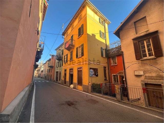 Villetta indipendente in vendita di 310 m² in Via Vecchia Regina, 10