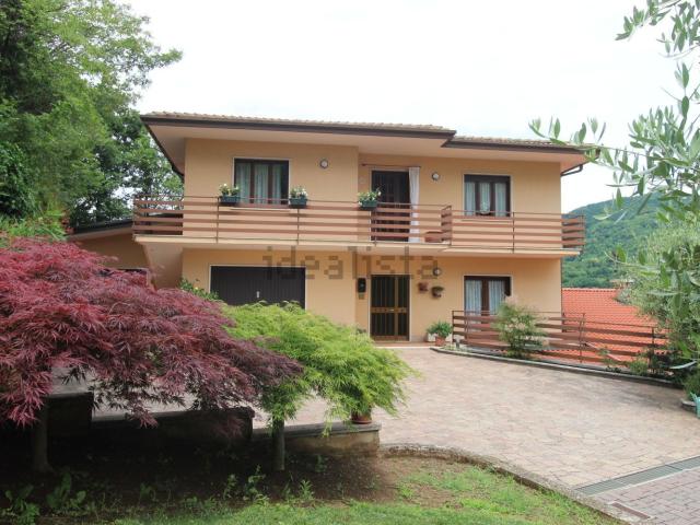 Villetta indipendente in vendita di 310 m² in Via Vignaga Bassa