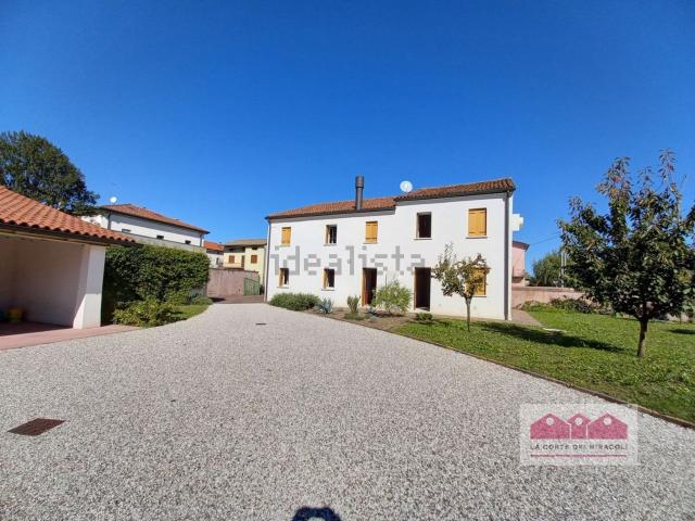 Villetta indipendente in vendita di 310 m² in Via Zanchetta