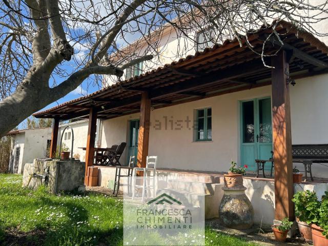Villetta indipendente in vendita di 310 m² in Località Castelpiero