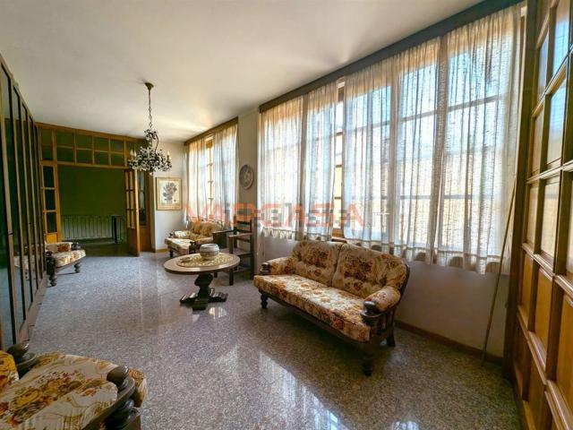 Villetta indipendente in vendita di 310 m² in Piazza Papa Giovanni XXIII