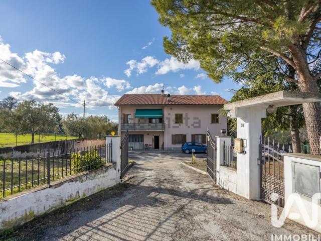 Villetta indipendente in vendita di 310 m² in Contrada Paganuccia, 32