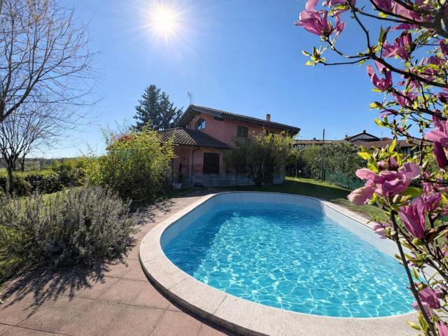 Villetta indipendente in vendita di 311 m² in Via Castello