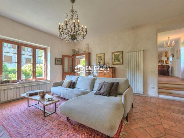 Villetta indipendente in vendita di 311 m² in Via Anita Garibaldi, 4