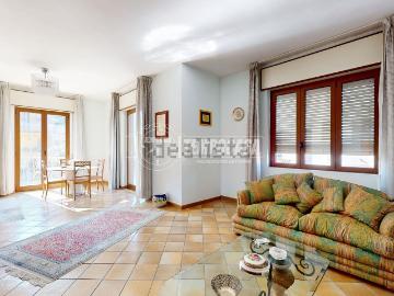 Villetta indipendente in vendita di 311 m² in Viale Europa, 318