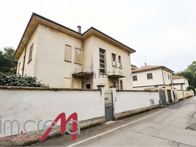 Villetta indipendente in vendita di 312 m² in Via Francesco Crispi, 9