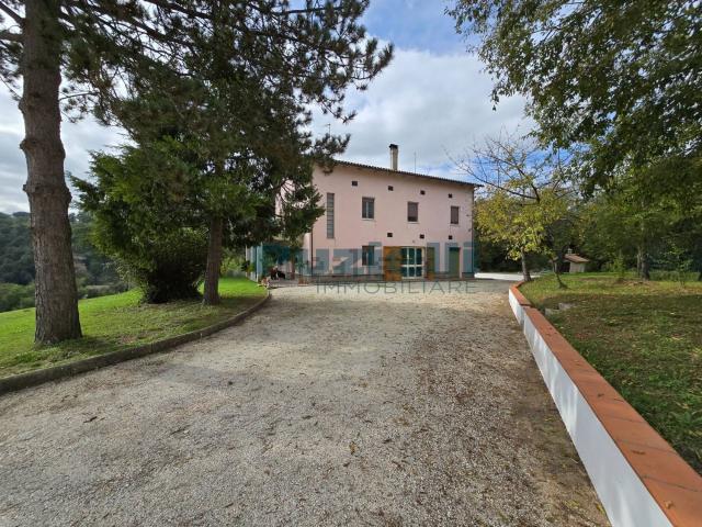 Villetta indipendente in vendita di 313 m² in Via Barletta, 7