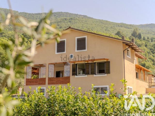 Villetta indipendente in vendita di 313 m² in Via del Renaro