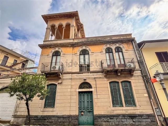 Villetta indipendente in vendita di 313 m² in Via Roma