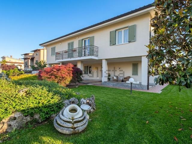 Villetta indipendente in vendita di 314 m² in Via dei Giardini, 13