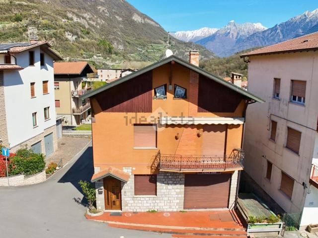 Villetta indipendente in vendita di 315 m² in Via Cava, 57