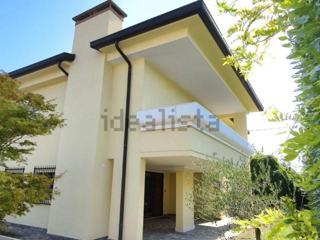 Villetta indipendente in vendita di 315 m² in Via G. Tartini, 11