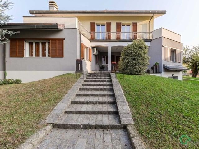 Villetta indipendente in vendita di 315 m² in Via dei Gigli, 1