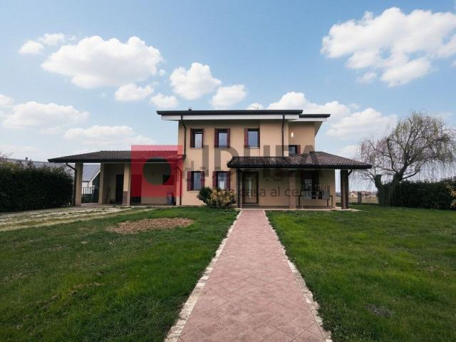 Villetta indipendente in vendita di 315 m² in Via Piave