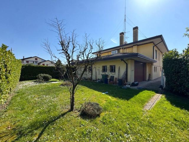 Villetta indipendente in vendita di 315 m² in Vicolo Giacomo Zanella