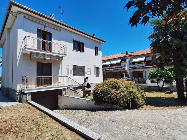 Villetta indipendente in vendita di 315 m² in Corso Santo Ignazio da Santhiá, 63