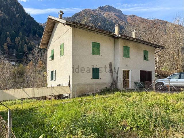 Villetta indipendente in vendita di 315 m² in Frazione Pracorno, 130