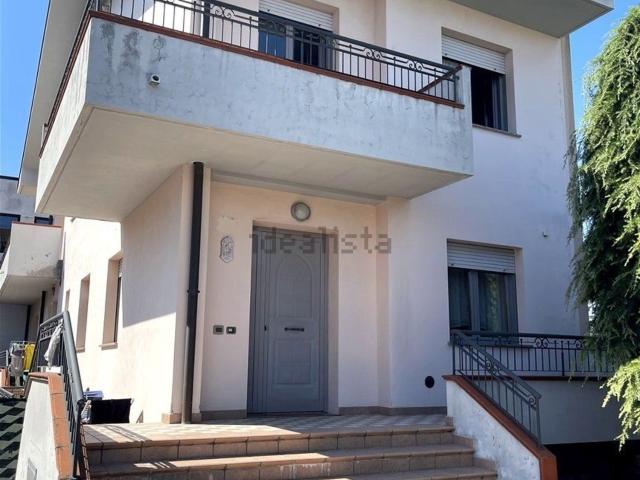Villetta indipendente in vendita di 316 m² in Via Giulio Pastore