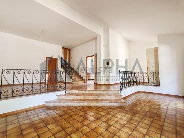 Villetta indipendente in vendita di 350 m² in Via papa Giovanni