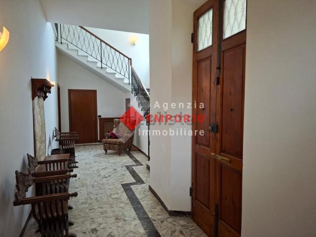 Villetta indipendente in vendita di 318 m² in Via Bruno Buozzi