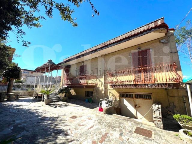 Villetta indipendente in vendita di 318 m² in Via M. Ferrante, 9