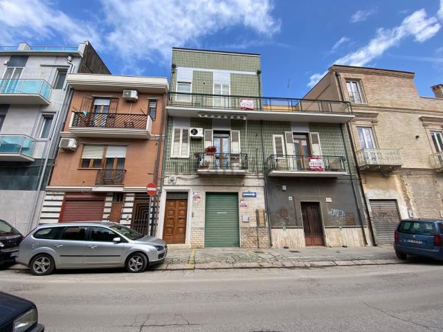 Villetta indipendente in vendita di 318 m² in Via Pastrengo