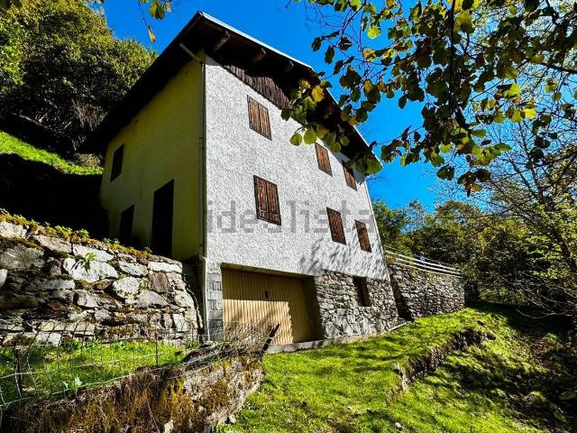 Villetta indipendente in vendita di 318 m² in Via Roma