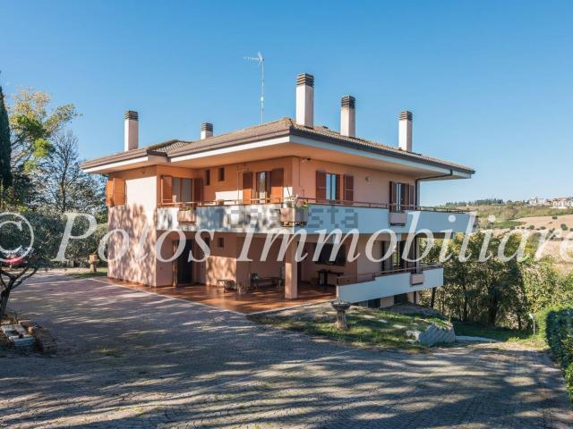Villetta indipendente in vendita di 318 m² in Via Valle Oscura, 55